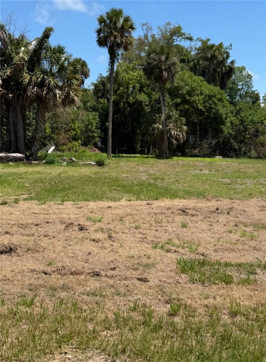 Photo 3 of 535 Oak St, Daytona Beach, FL 32114