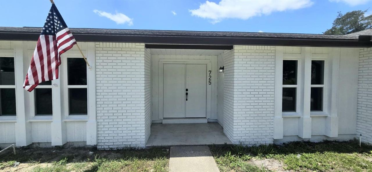 Photo 2 of 725 Tulip Ct, Deltona, FL 32725