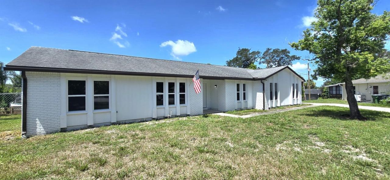 Photo 3 of 725 Tulip Ct, Deltona, FL 32725