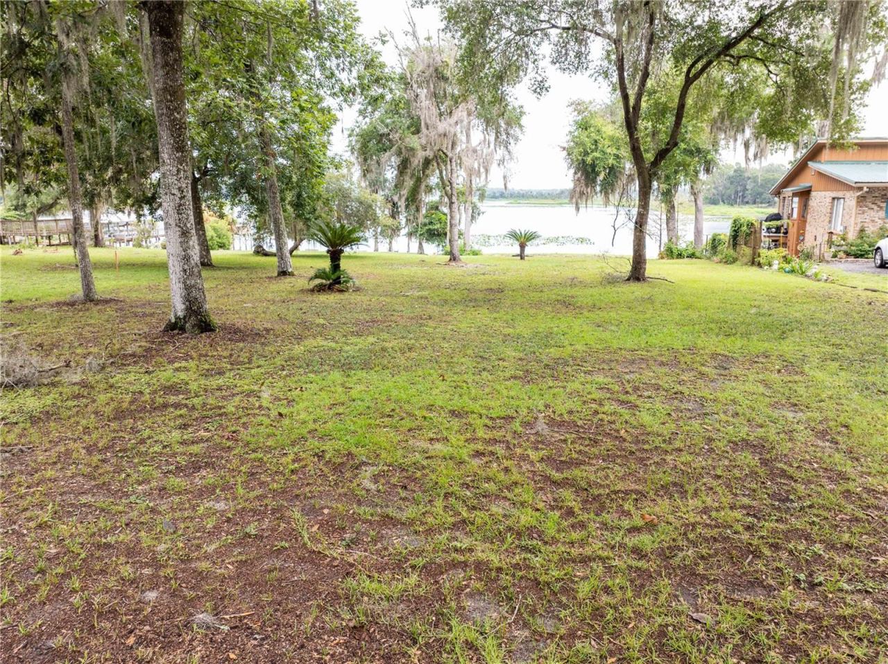 114 Little Orange Lake Dr, Hawthorne, FL 32640