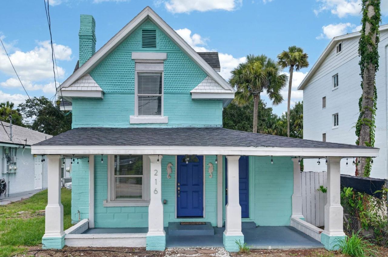 Photo 2 of 216 N Halifax Ave, Daytona Beach, FL 32118