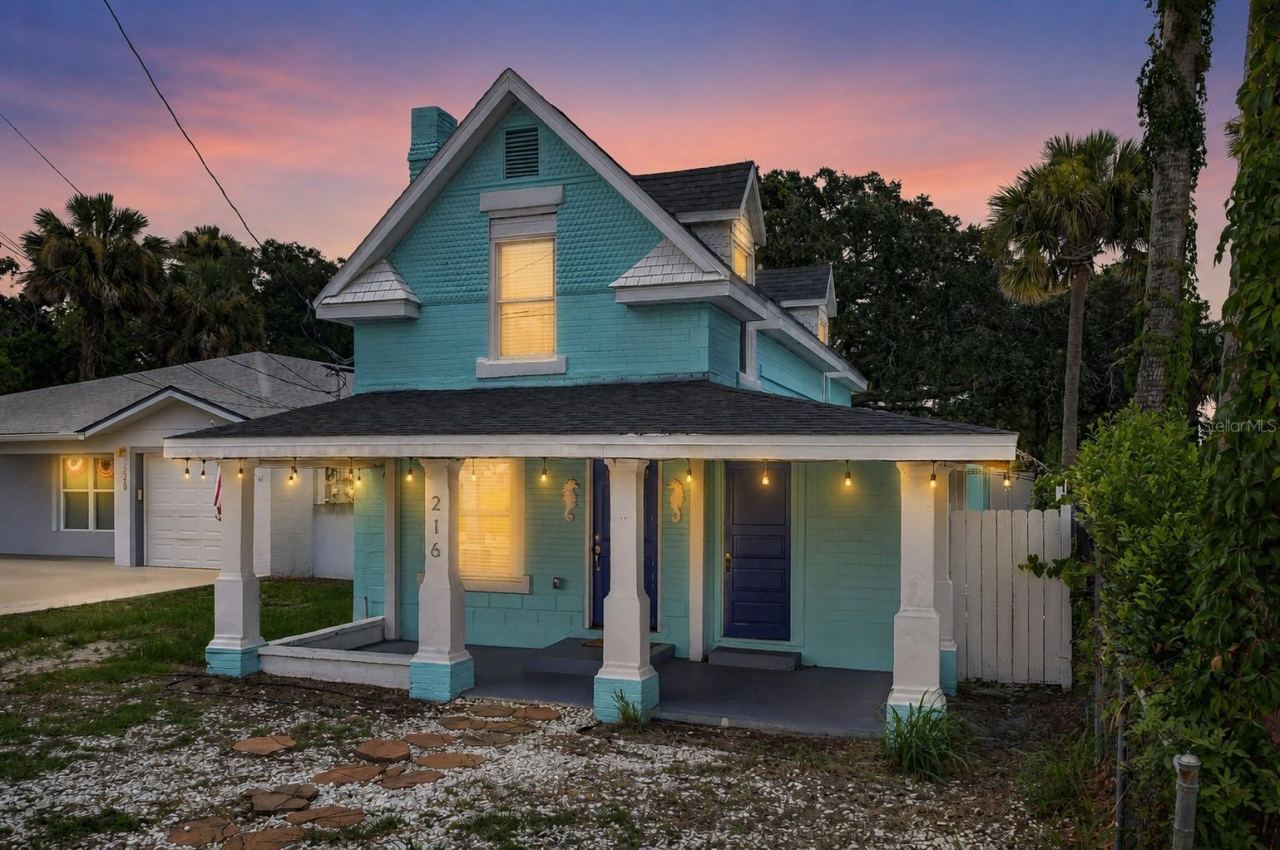 Photo 3 of 216 N Halifax Ave, Daytona Beach, FL 32118
