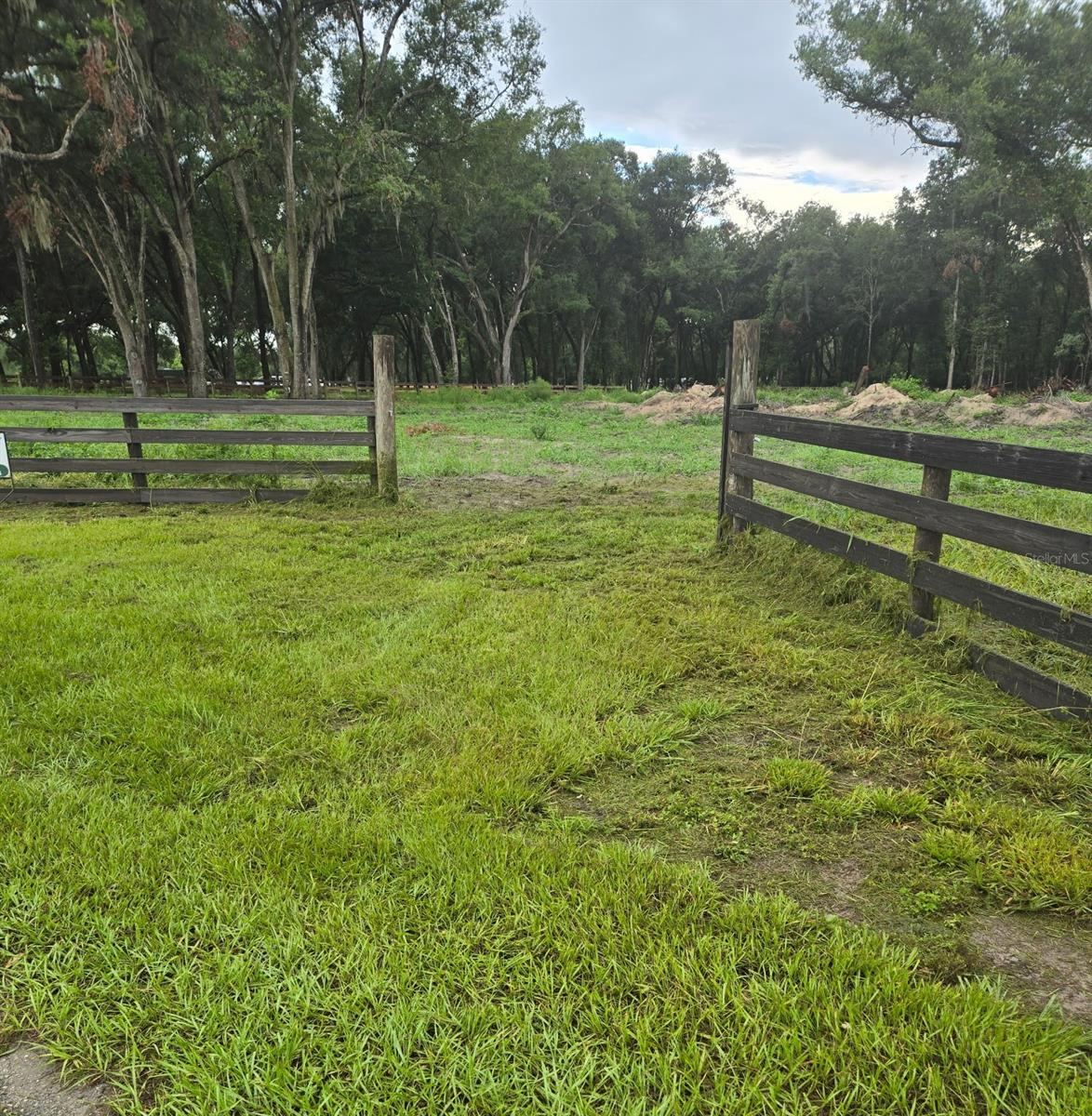 Photo 3 of 890 Grand Rondo W, Crescent City, FL 32112