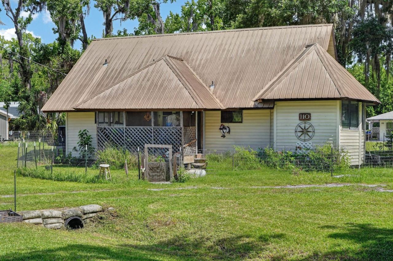 Photo 3 of 110 W Palm Ave, Crescent City, FL 32112