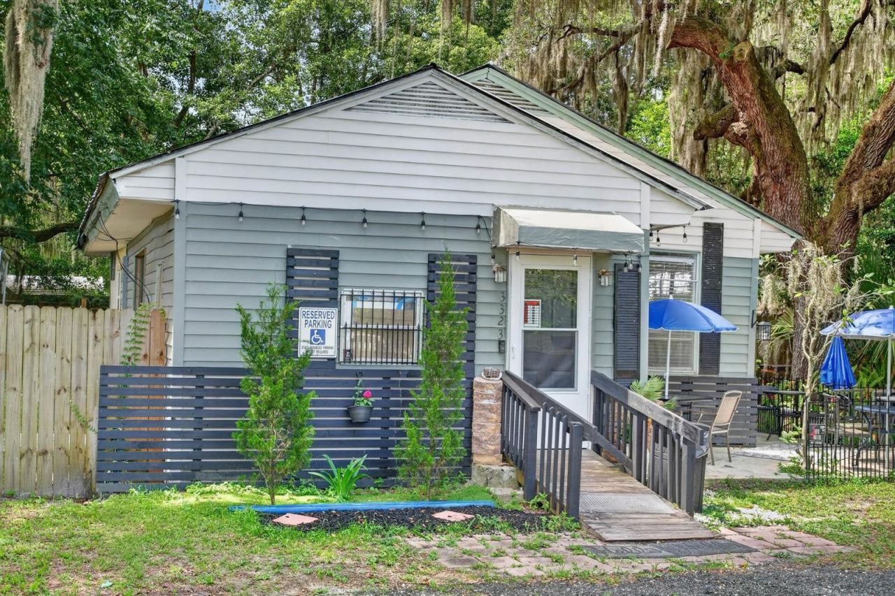 3323 Saint Johns Ave, Palatka, FL 32177