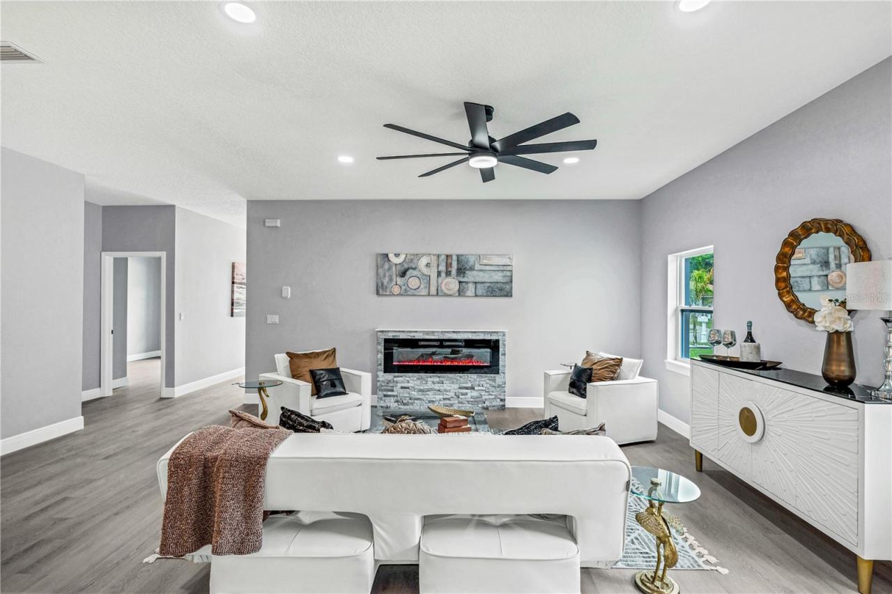 Photo 4 of 721 Indiana St, Daytona Beach, FL 32114