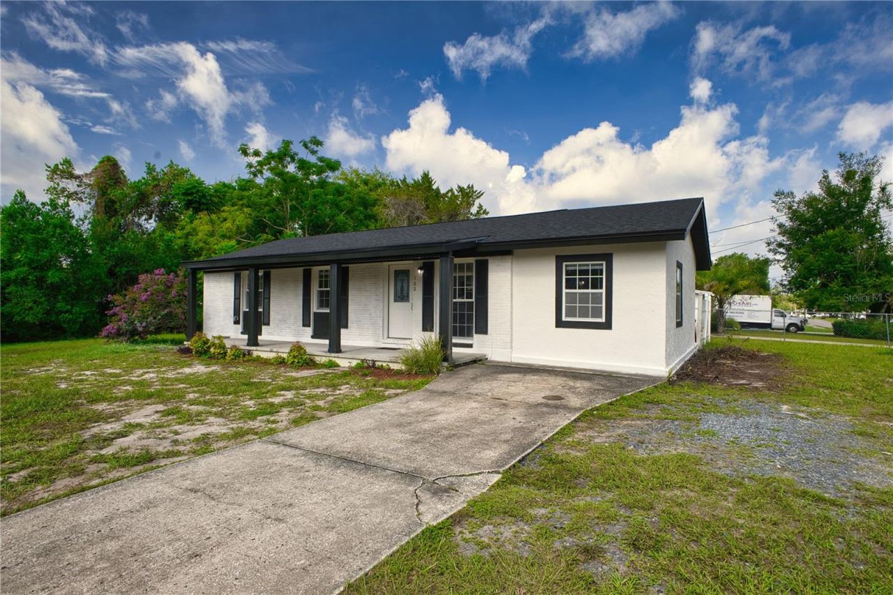 Photo 2 of 102 Amigos Rd, Debary, FL 32713