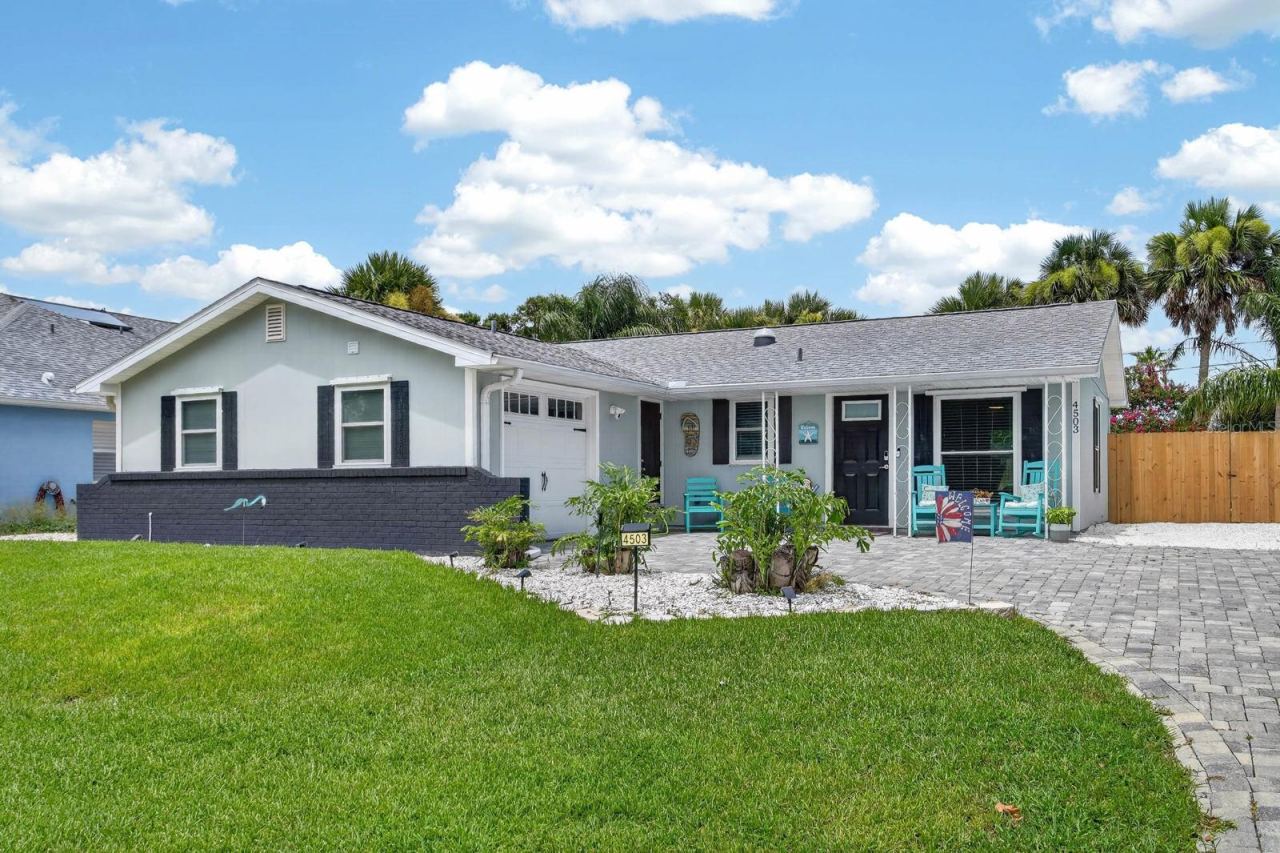Photo 3 of 4503 Saxon Dr, New Smyrna Beach, FL 32169