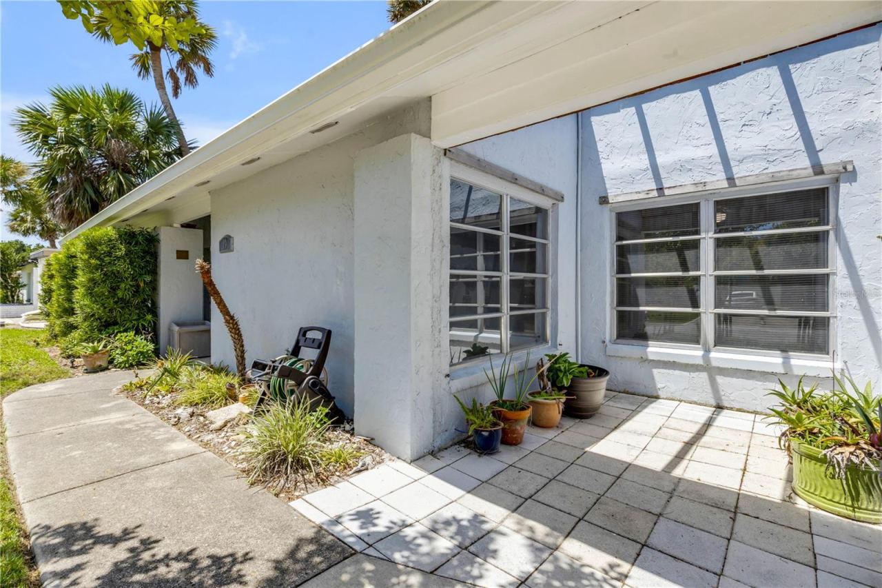 Photo 4 of 19 Crompton Pl, Palm Coast, FL 32137