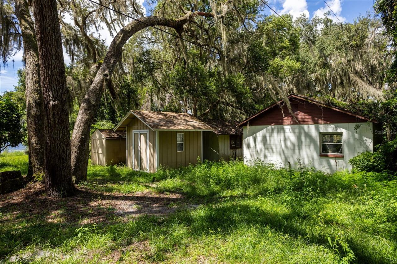 Photo 2 of 122 Cowpen Ln, Hawthorne, FL 32640