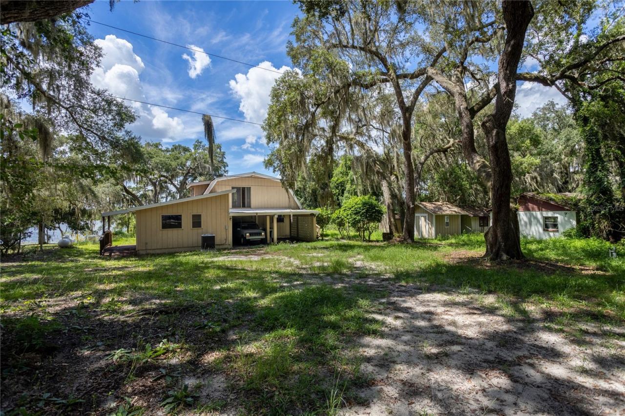 Photo 3 of 122 Cowpen Ln, Hawthorne, FL 32640