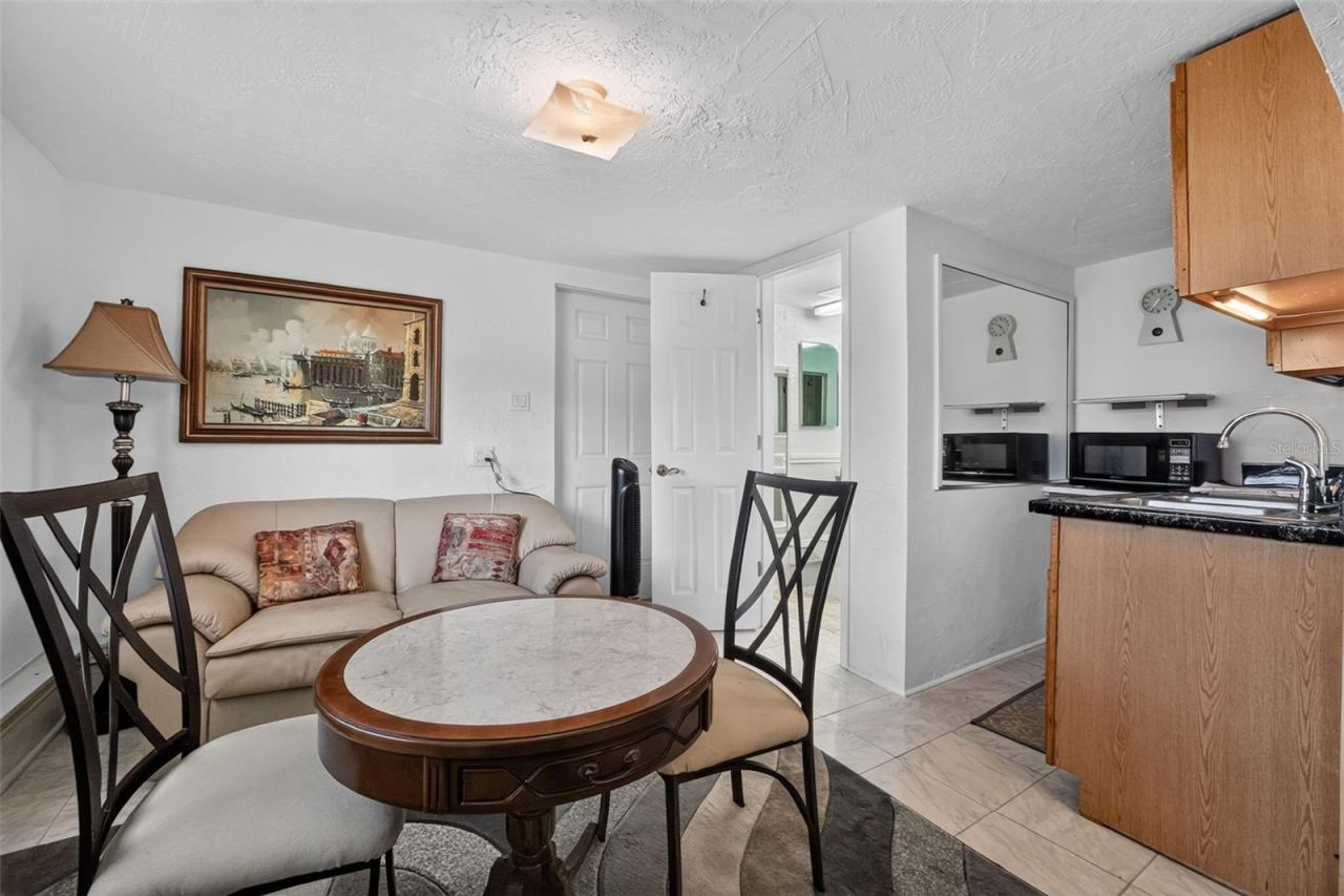 Photo 4 of 2525 Coral Way W, Daytona Beach, FL 32118