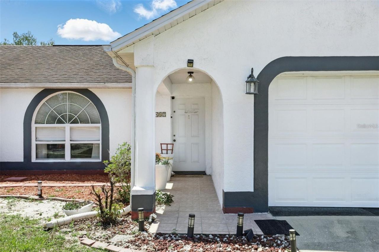 Photo 2 of 417 Jeffers St, Deltona, FL 32725