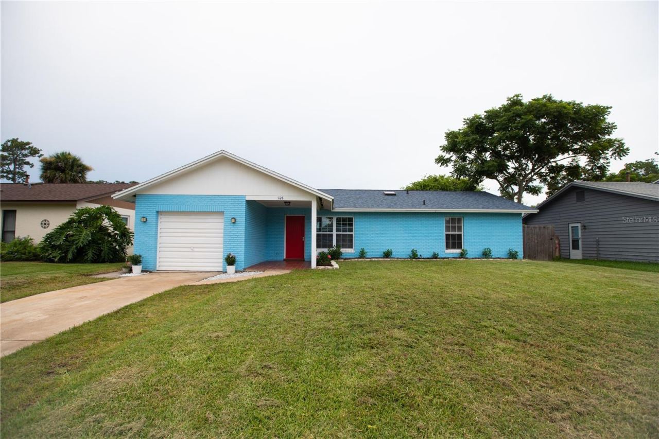 Photo 2 of 526 Dorset Cir, South Daytona, FL 32119