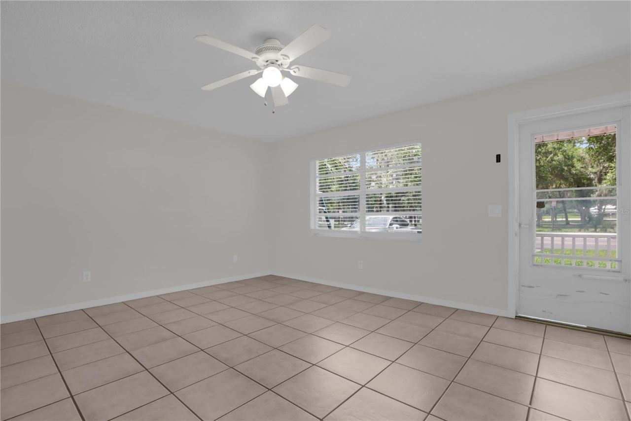 Photo 3 of 1349 E Wisconsin Ave, Deland, FL 32724