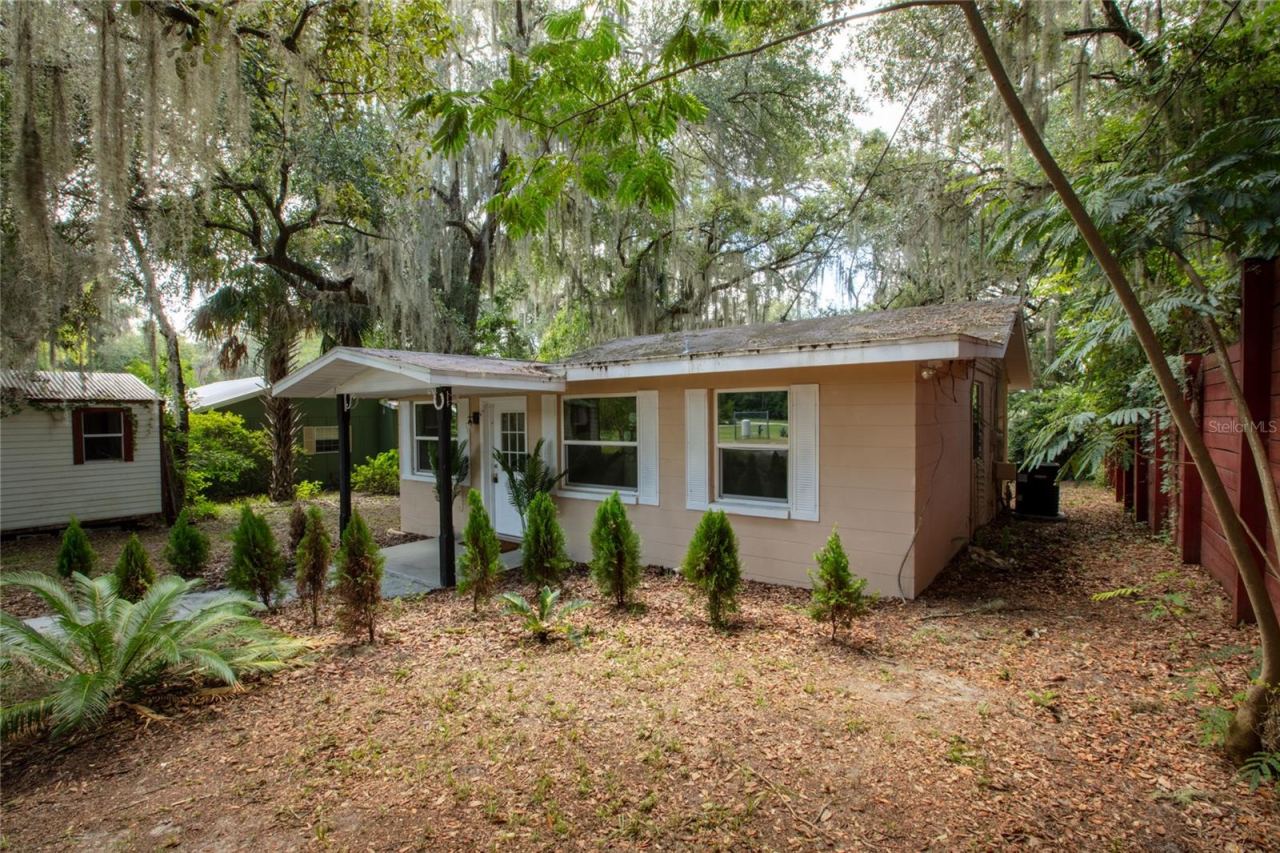 Photo 2 of 111 2nd St, Melrose, FL 32666