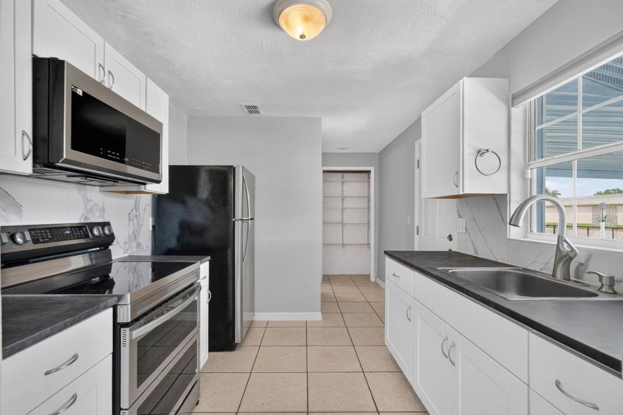 Photo 2 of 736 S Caroline St, Daytona Beach, FL 32114