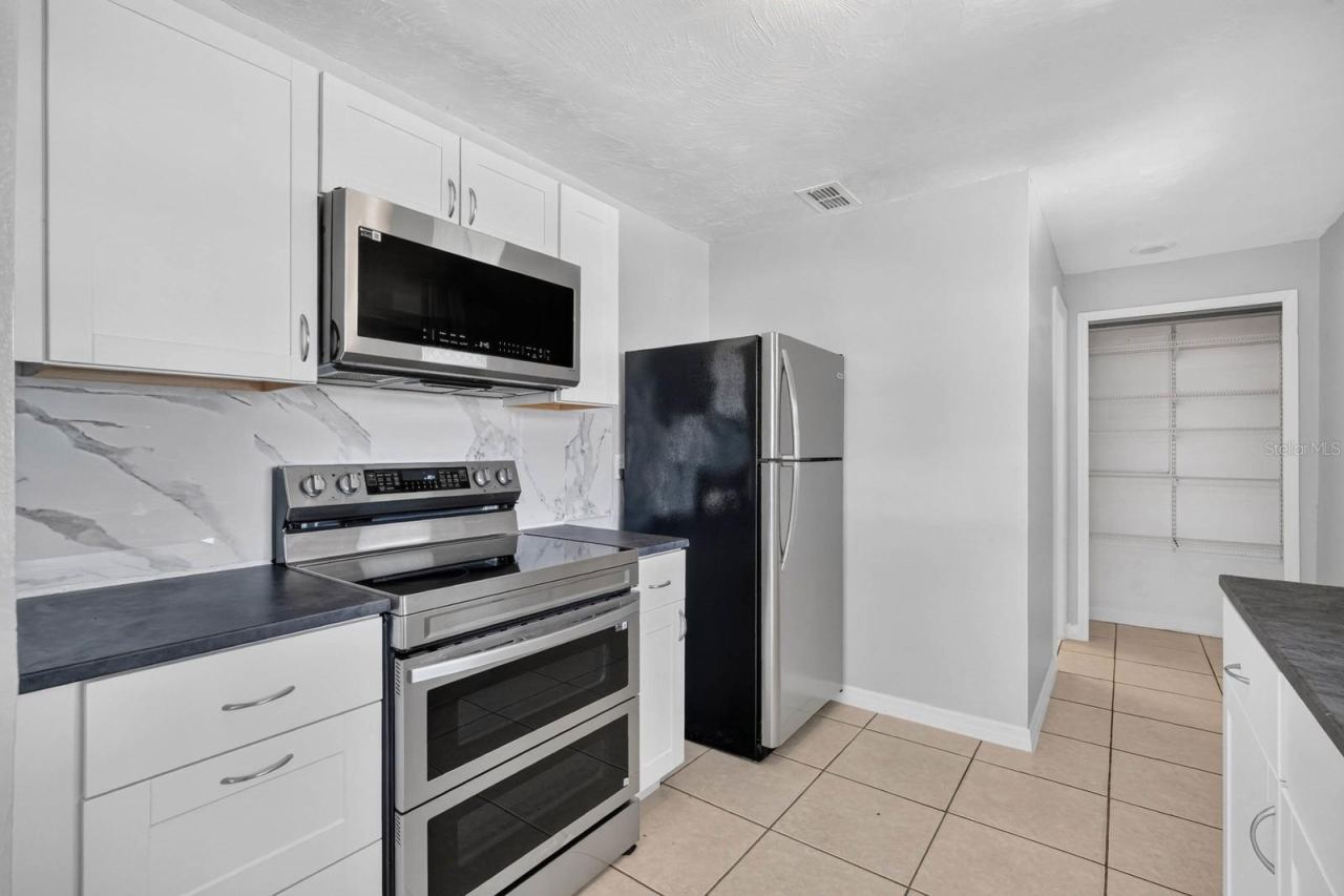 Photo 3 of 736 S Caroline St, Daytona Beach, FL 32114