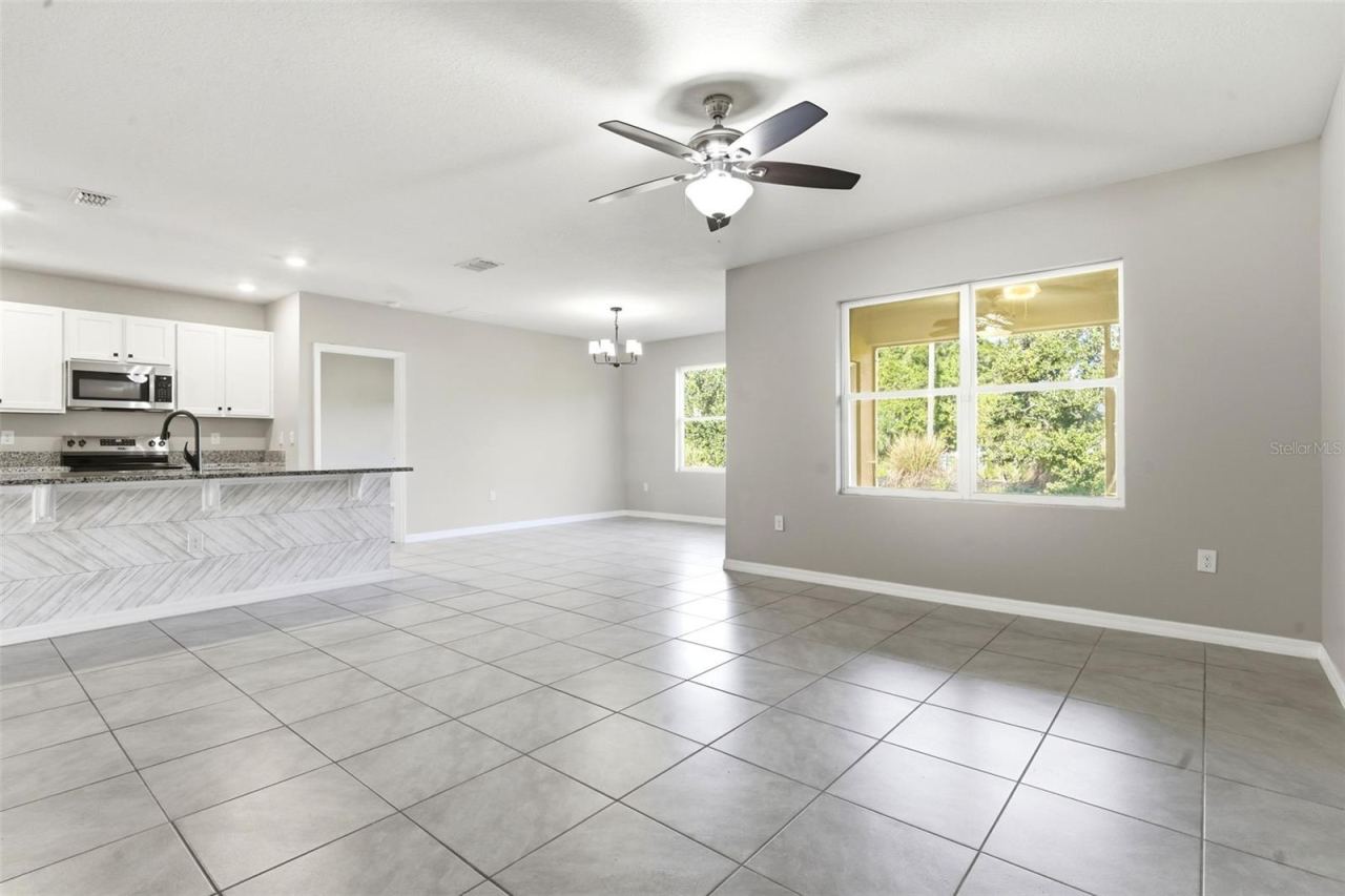 Photo 3 of 895 Lazio Cir, Debary, FL 32713