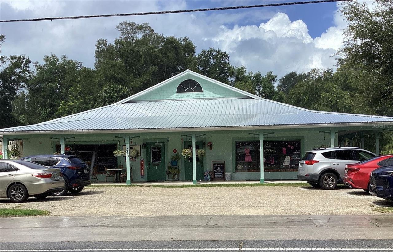 Photo 2 of 360 S Lakeview Dr, Lake Helen, FL 32744