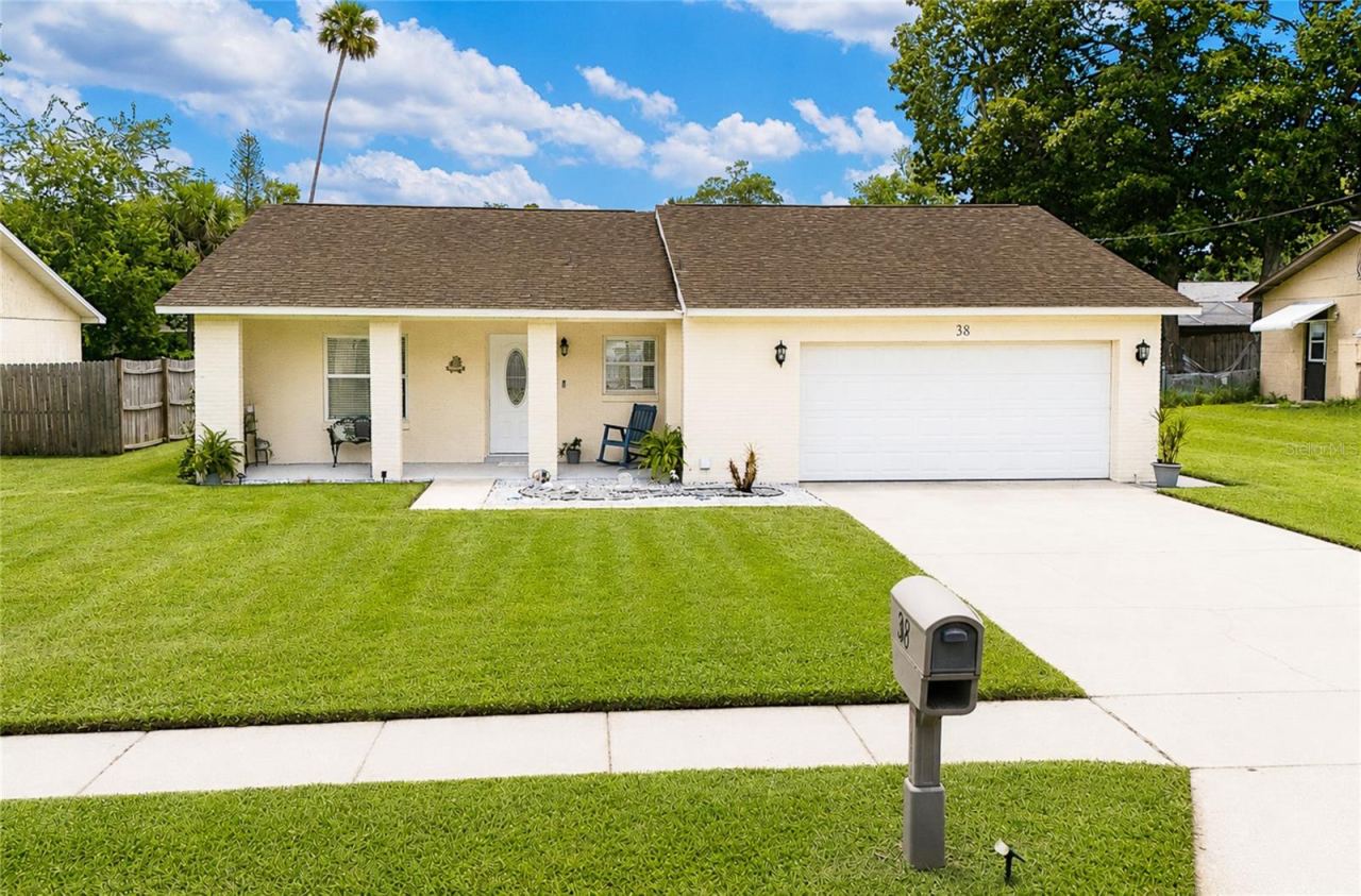 Photo 2 of 38 Laurel Oaks Cir, Ormond Beach, FL 32174