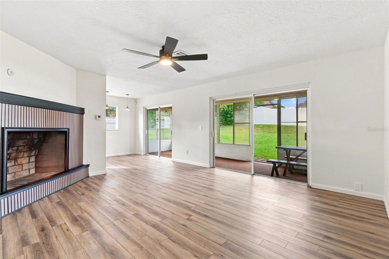 Photo 3 of 1441 Ne Old Mill Dr, Deltona, FL 32725