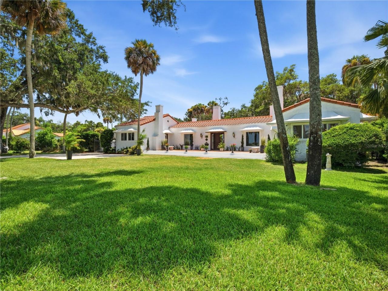Photo 2 of 636 N Riverside Dr, New Smyrna Beach, FL 32168