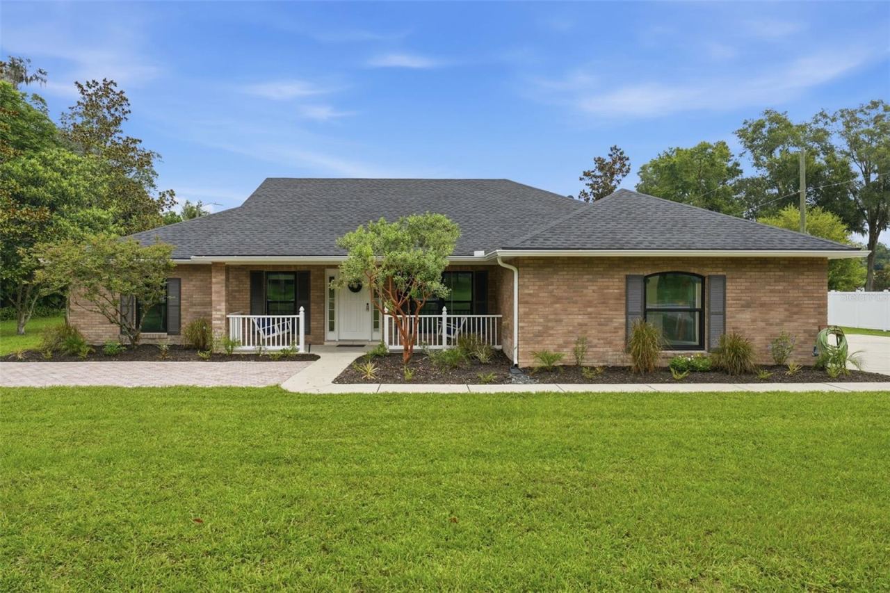 Photo 2 of 535 E Plymouth Ave, Deland, FL 32724