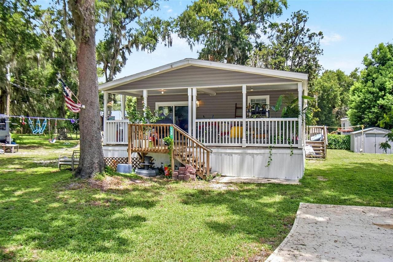 123 Magnolia Dr, Satsuma, FL 32189