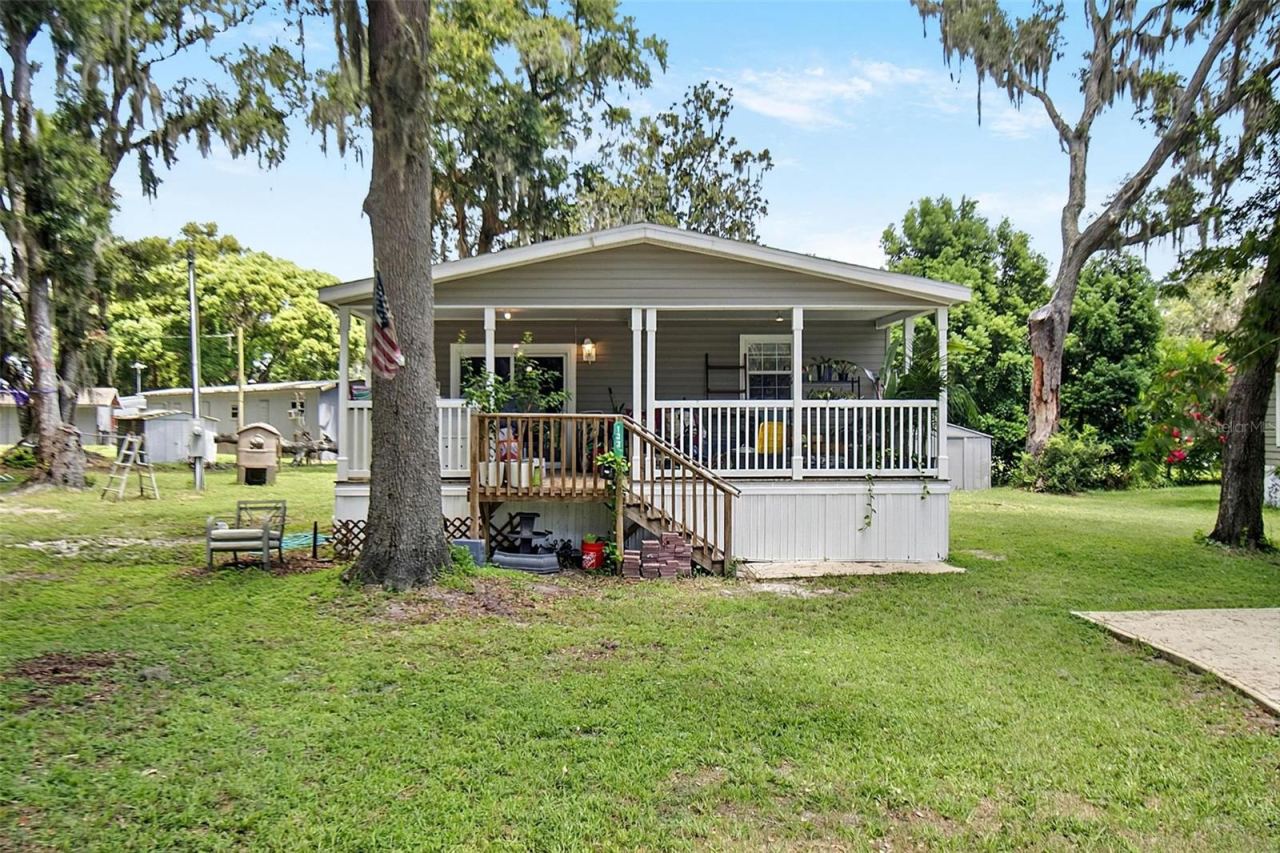 Photo 2 of 123 Magnolia Dr, Satsuma, FL 32189