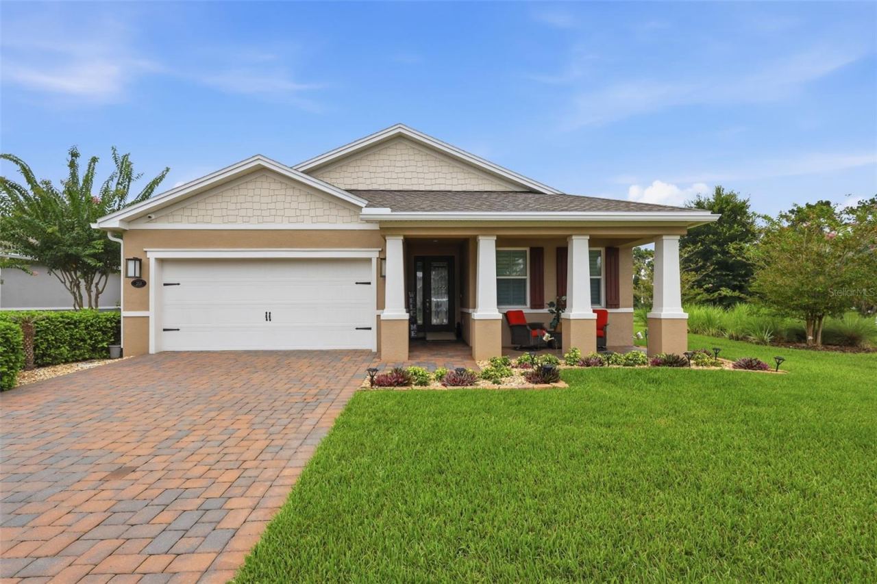 253 Old Moss Cir, Deland, FL 32724