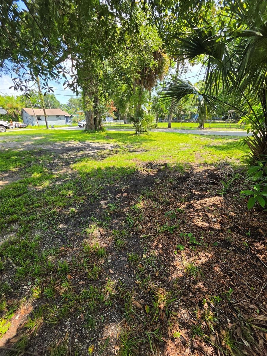 Photo 3 of 547 Live Oak Ave, Daytona Beach, FL 32114
