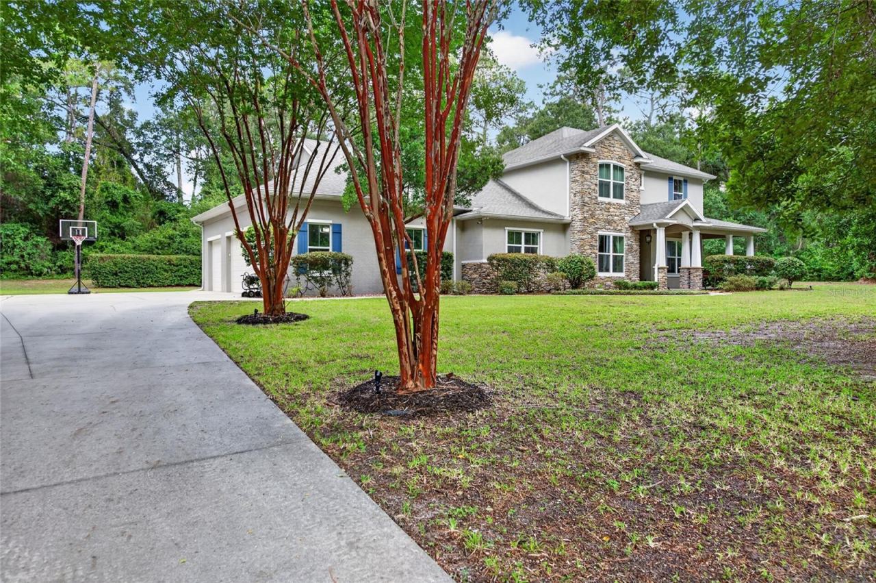 Photo 2 of 1515 Rambling Oaks Ln, Deland, FL 32720