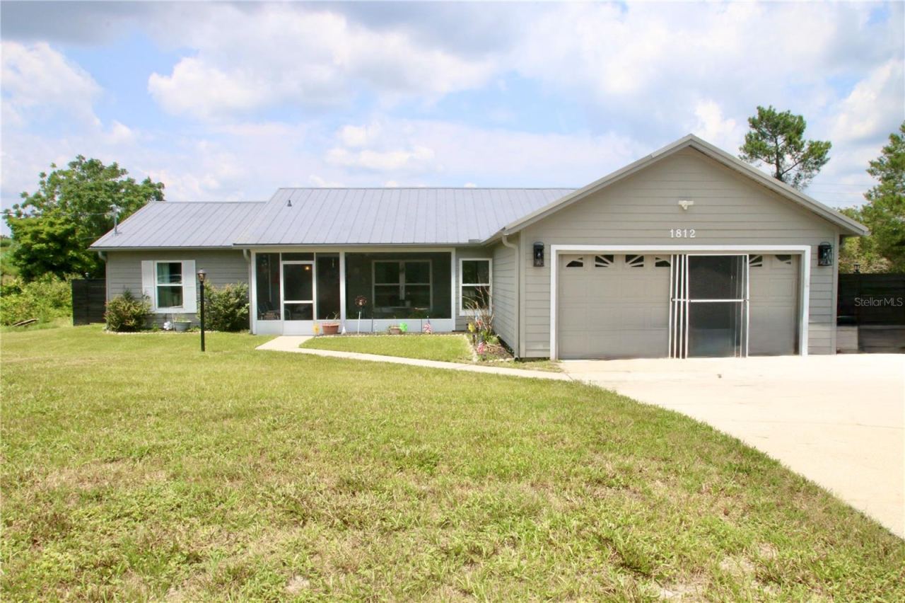 Photo 2 of 1812 Whipple Dr, Deltona, FL 32738