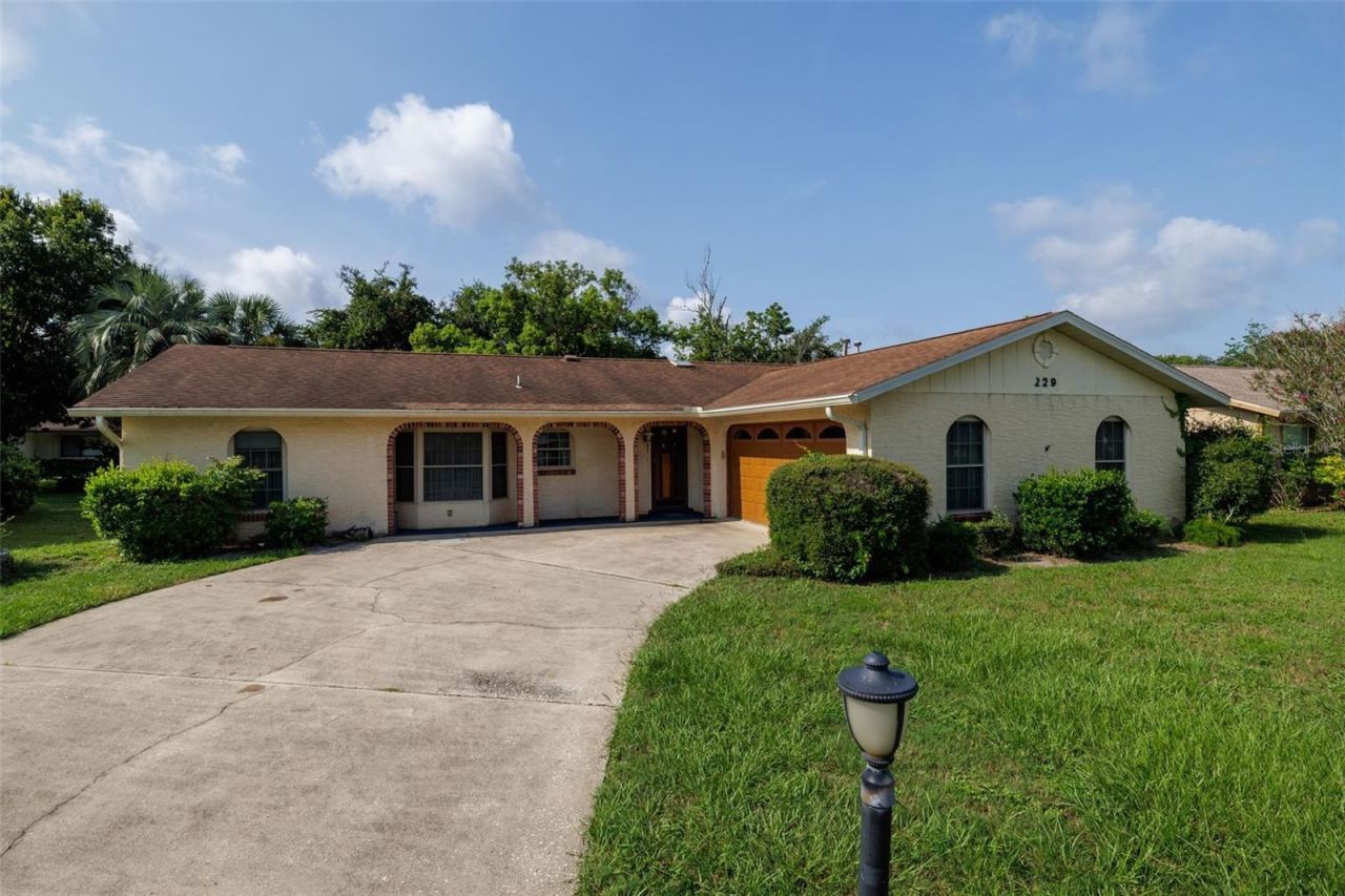 229 Georgetowne Blvd, Daytona Beach, FL 32119