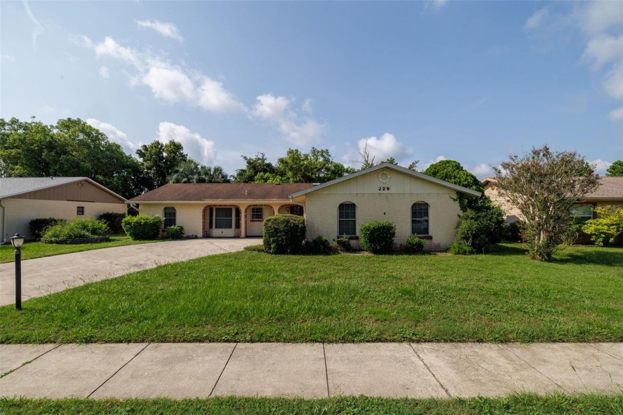 Photo 2 of 229 Georgetowne Blvd, Daytona Beach, FL 32119