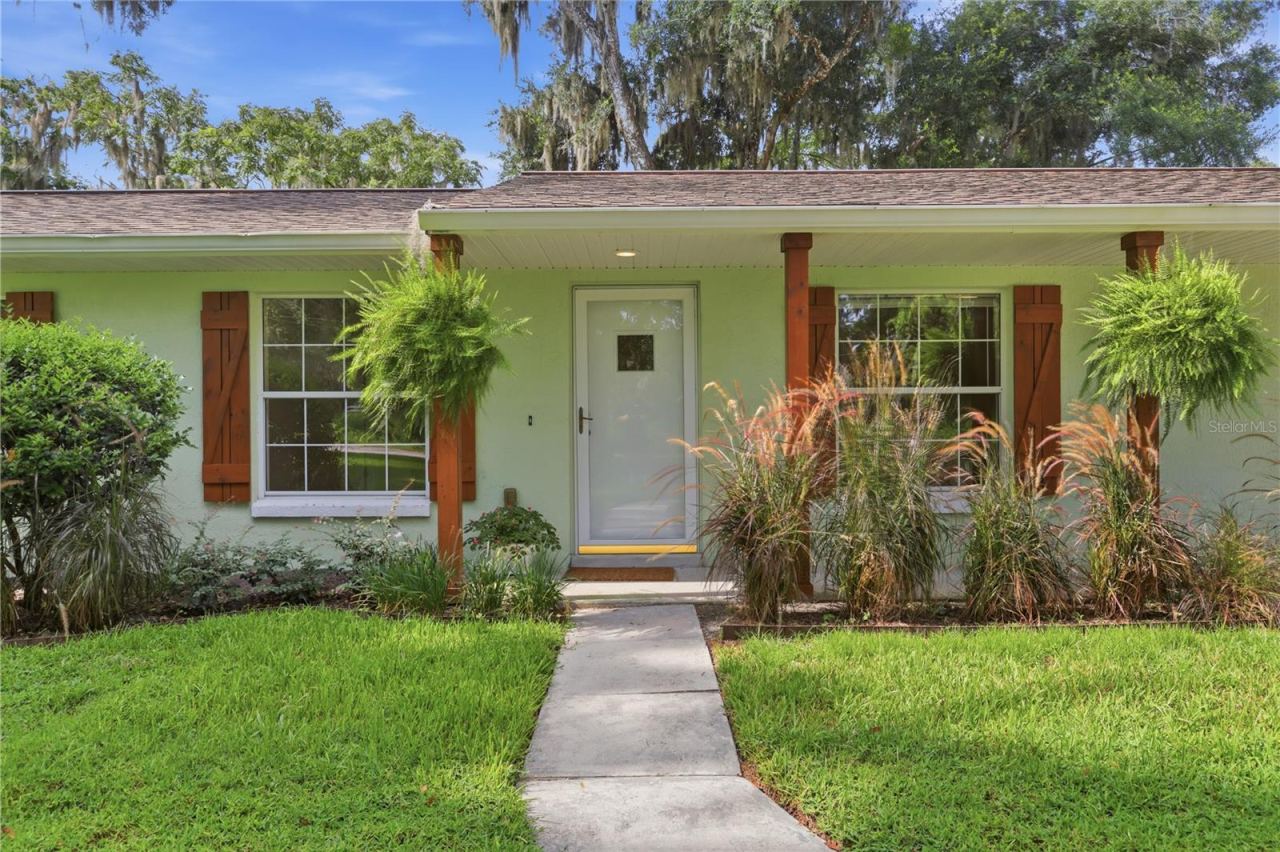 Photo 2 of 2020 Lemon St, Deland, FL 32720
