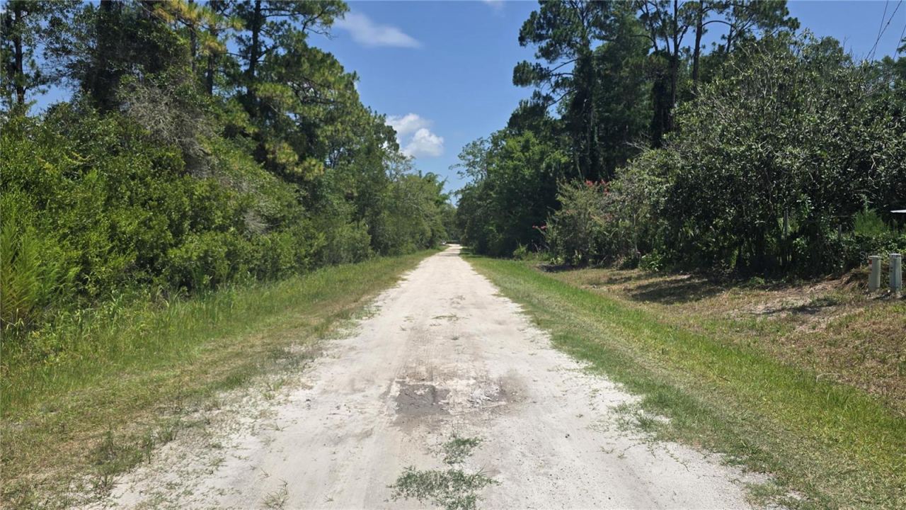 Photo 2 of 135 Starlight Rd, Crescent City, FL 32112