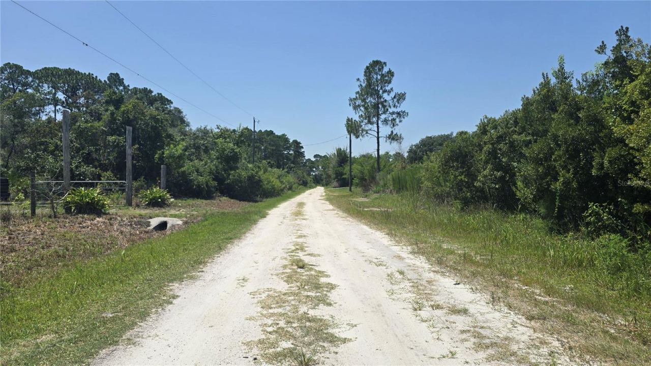 Photo 3 of 135 Starlight Rd, Crescent City, FL 32112