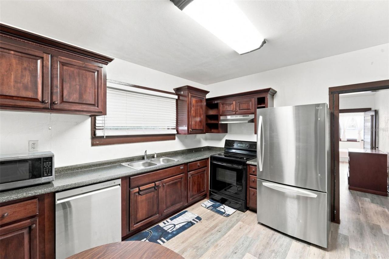 Photo 3 of 316 S Amelia Ave, Deland, FL 32724