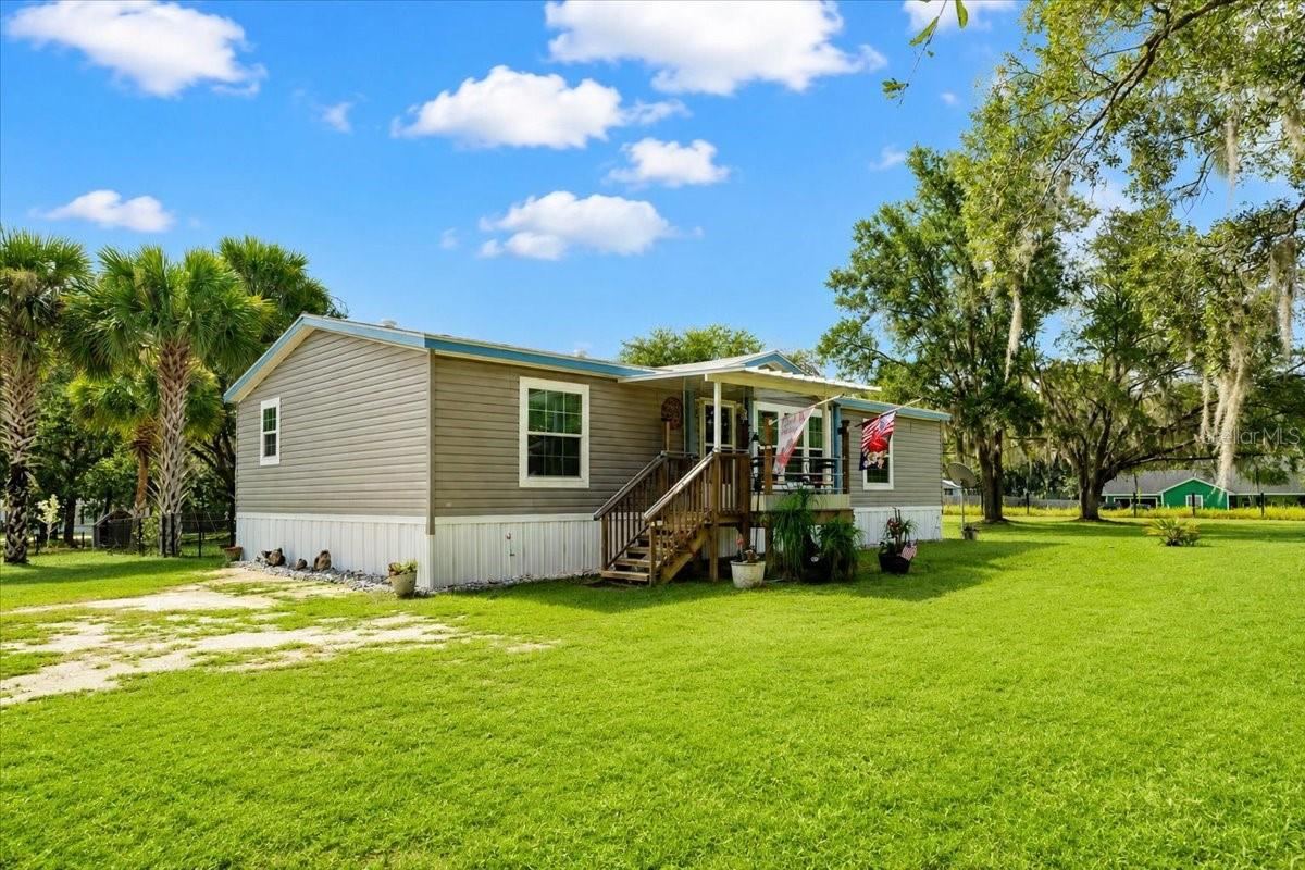 Photo 3 of 152 Kelly Ln, Hawthorne, FL 32640