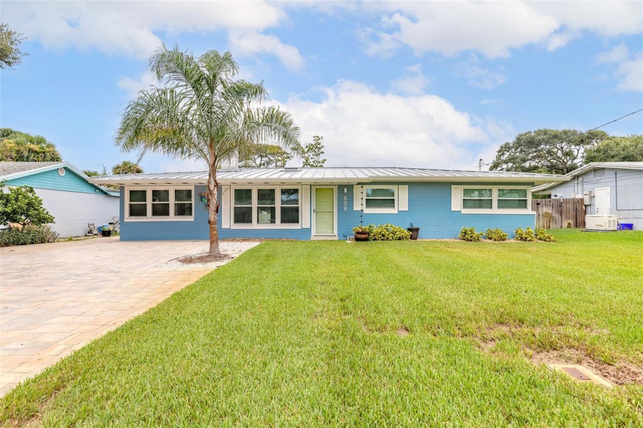 Photo 2 of 808 E 16th Ave, New Smyrna Beach, FL 32169
