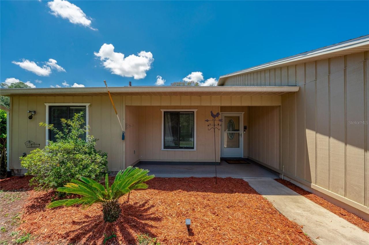 Photo 2 of 1040 W Village Green Rd, Deland, FL 32720