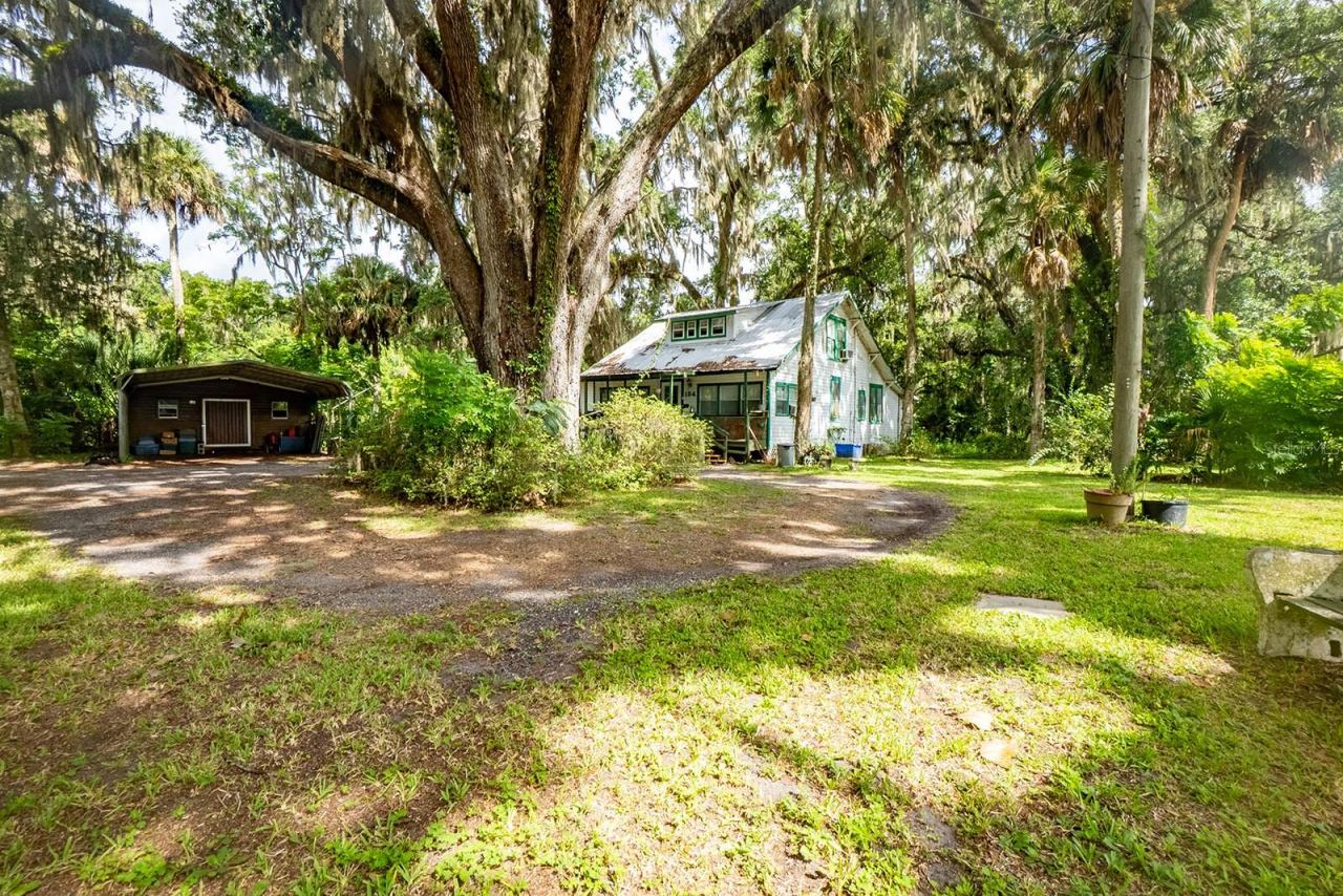 Photo 2 of 104 W Louis Broer Rd, East Palatka, FL 32131