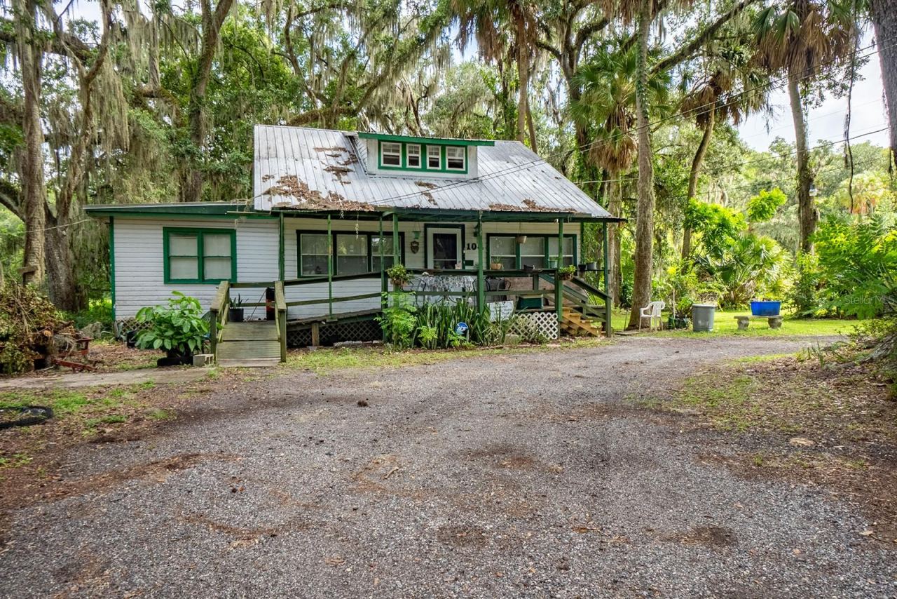 Photo 3 of 104 W Louis Broer Rd, East Palatka, FL 32131