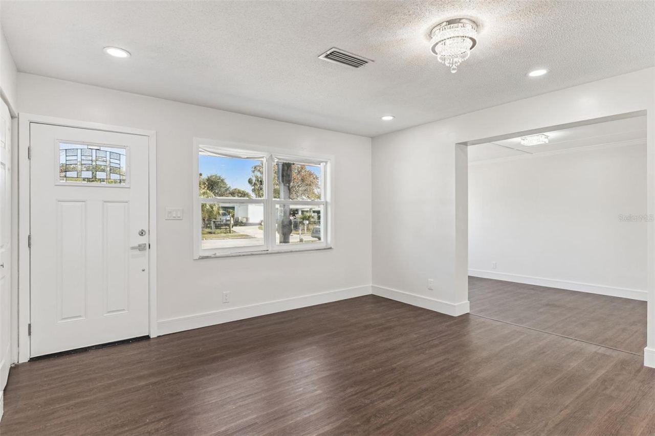 Photo 3 of 1070 N Libby Ct, Daytona Beach, FL 32117