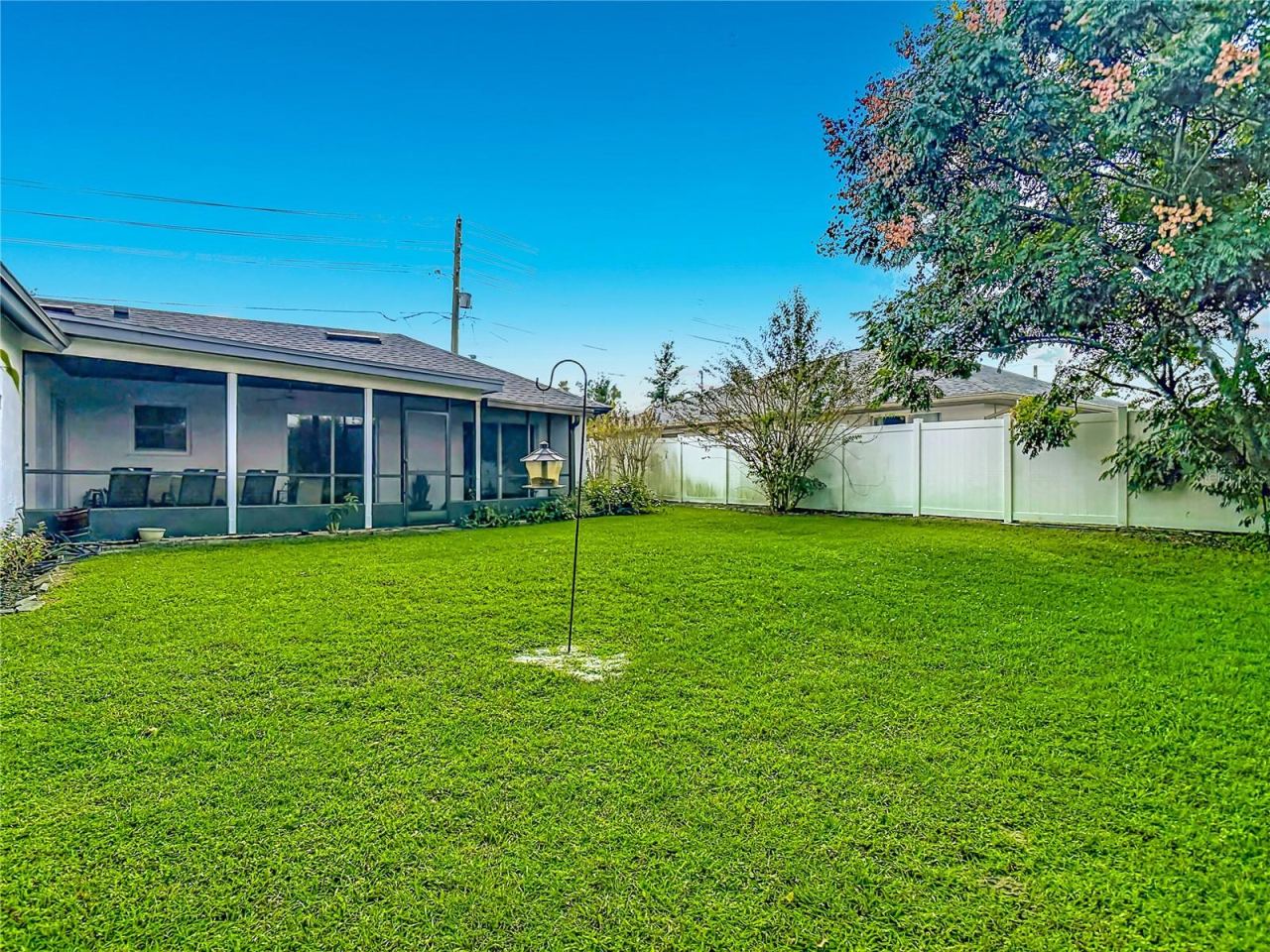 Photo 2 of 2831 Idleweise Dr, Deltona, FL 32738
