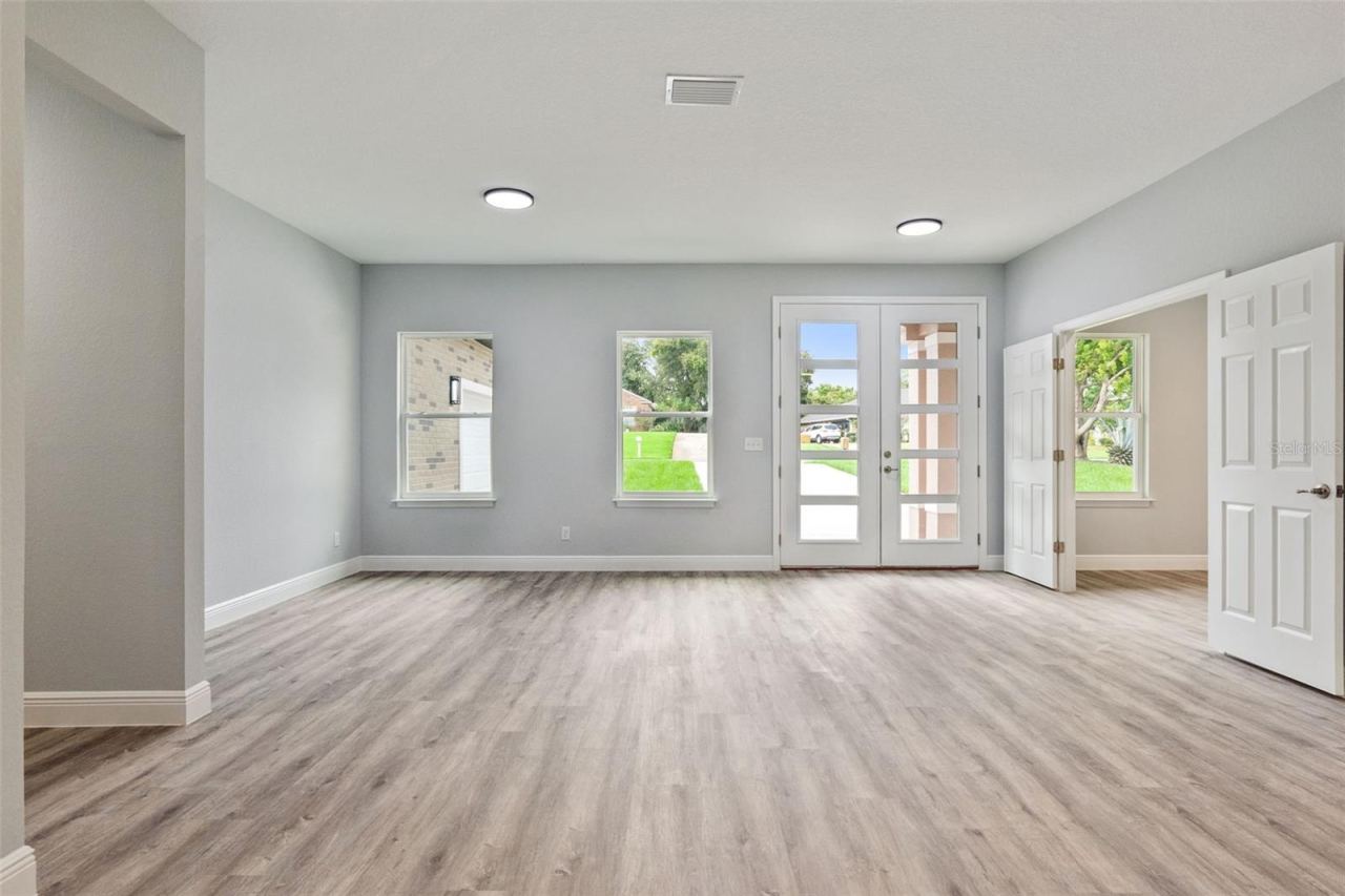 Photo 3 of 2043 Watersedge Dr, Deltona, FL 32738
