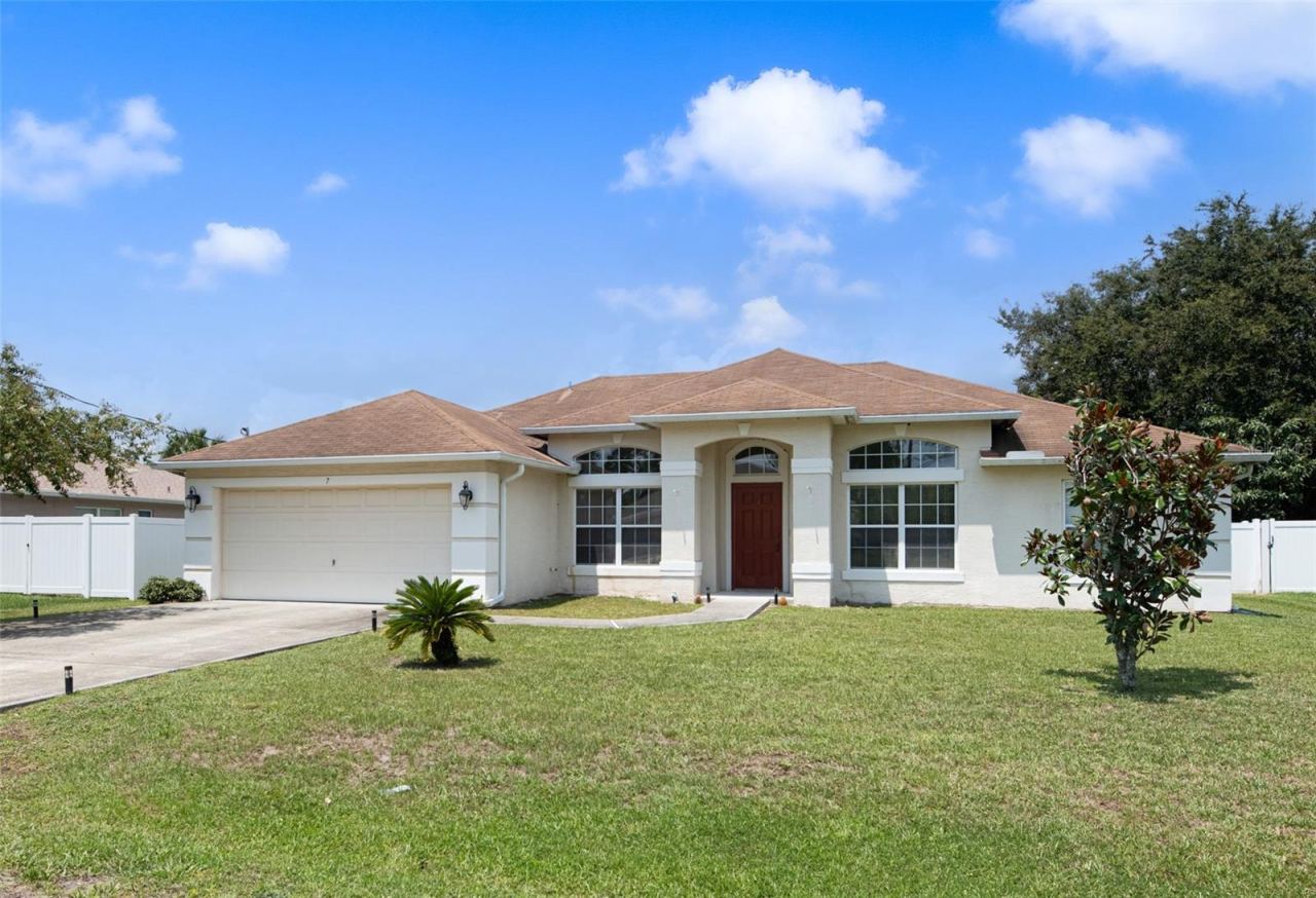 7 Phoenix Ln, Palm Coast, FL 32164