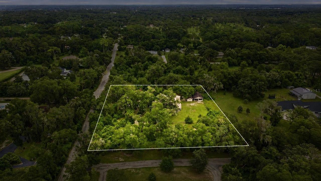 Photo 3 of 1320 W Taylor Rd, Deland, FL 32720